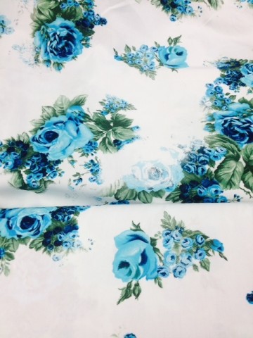 Bijzonder mooie katoen in wit met bloem in aqua en groen. Voor zomerjurk, -rok of -broek en blouse/tuniek