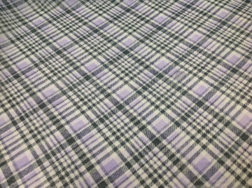 Zwart/wit/lila geruite voile. Geschikt voor blouse, tuniek, shawl of bovenlaag van een rokje of jurk