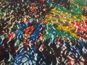 prachtige rekbare kant met tinten groen, rood, bruin enz. Als bovenlaag voor een blouse of rokje bv