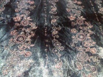 Prachtige velours de panne, antraciet met zilver motief