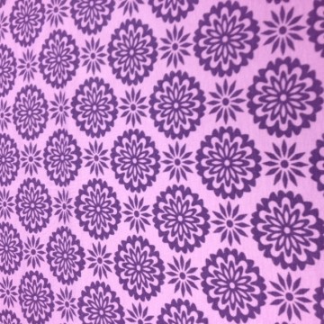 Bijzondere tricot van katoen met bloemenpatroon in paars op roze/lila. Geschikt voor jurk, rokje, shirt, legging, shawl, tuniek